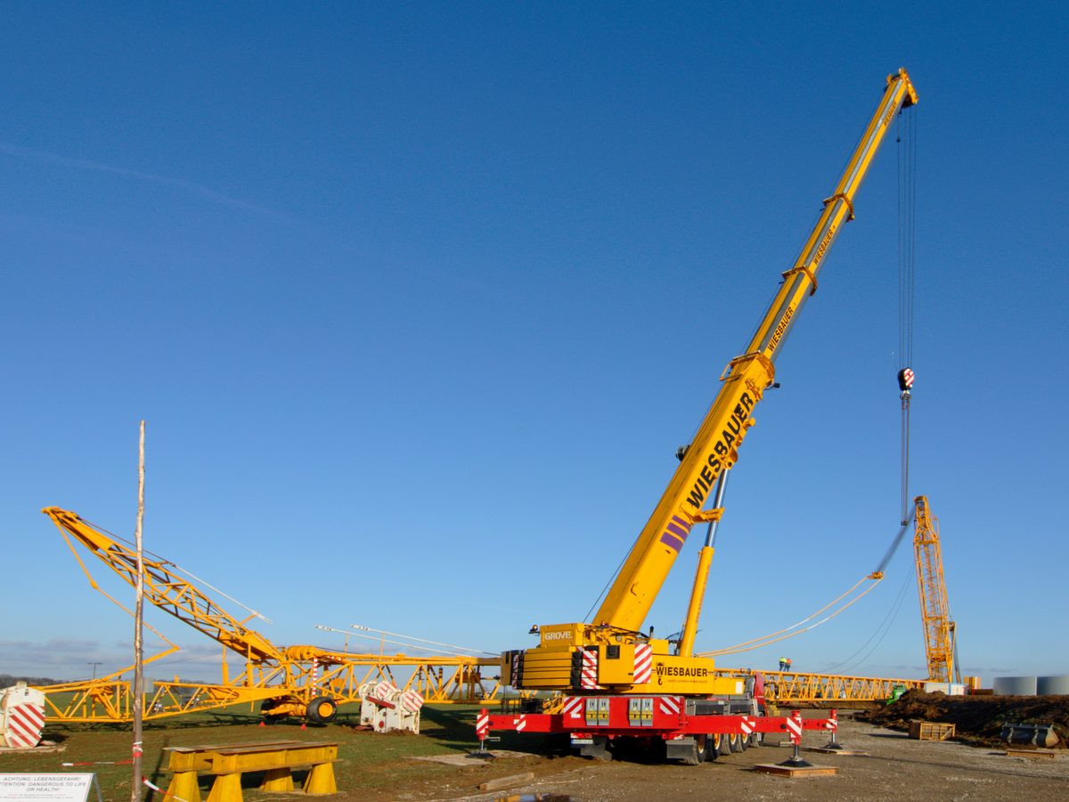 Mobile crane assembling a tower crane